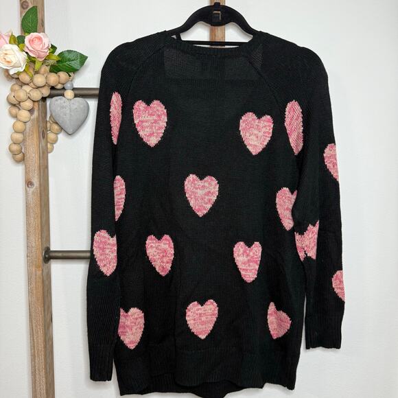 Torrid Raglan Knit Heart Black and Pink Sweater Size 1 - Picture 5 of 8